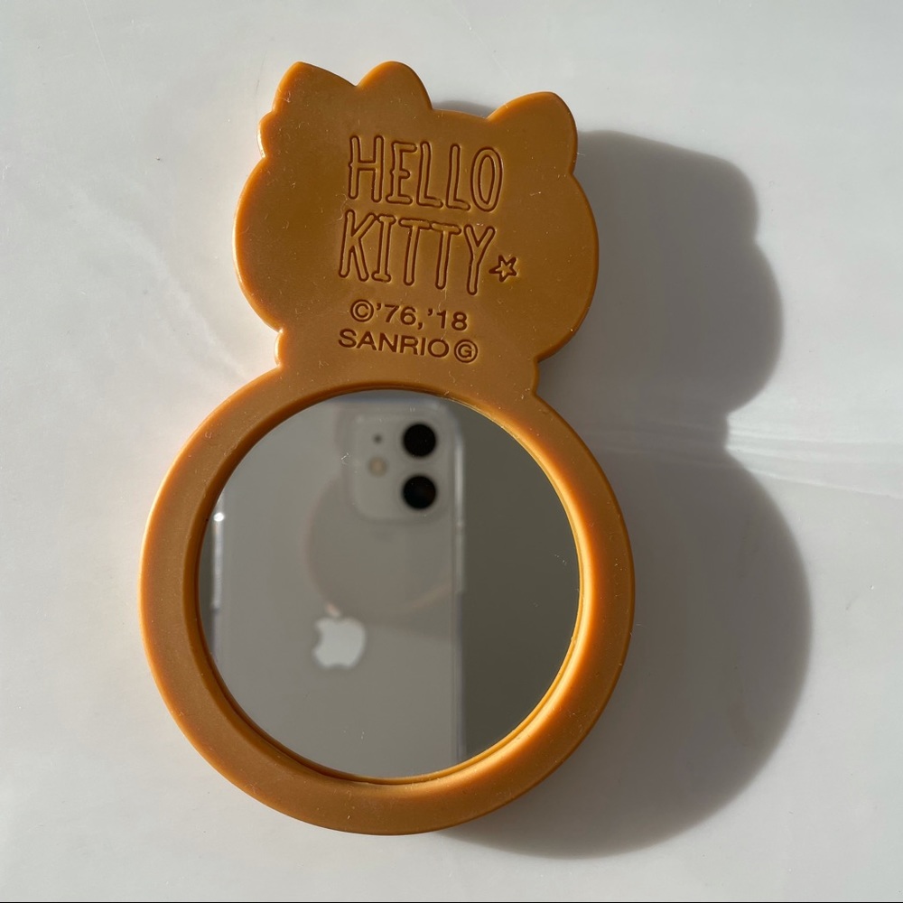 Hello Kitty Mirror - Picture 2 of 3